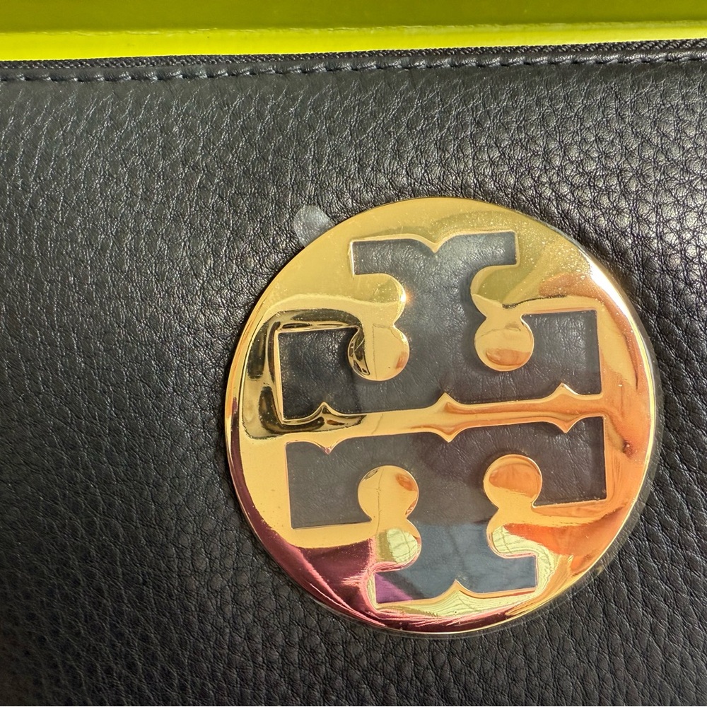 Tory Burch Black and Gold Zip Wallet Brand New in Box - Picture 4 of 7